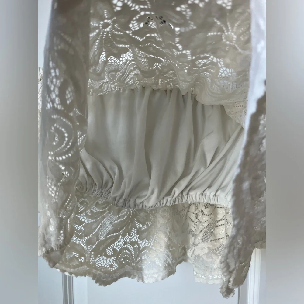 Floral Lace Crop - M - Picture 3 of 4
